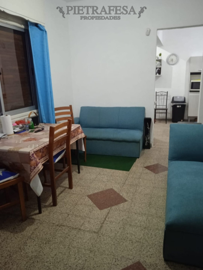 Casa en alquiler, 1 dormitorio, 1 baño, patio. Belvedere.