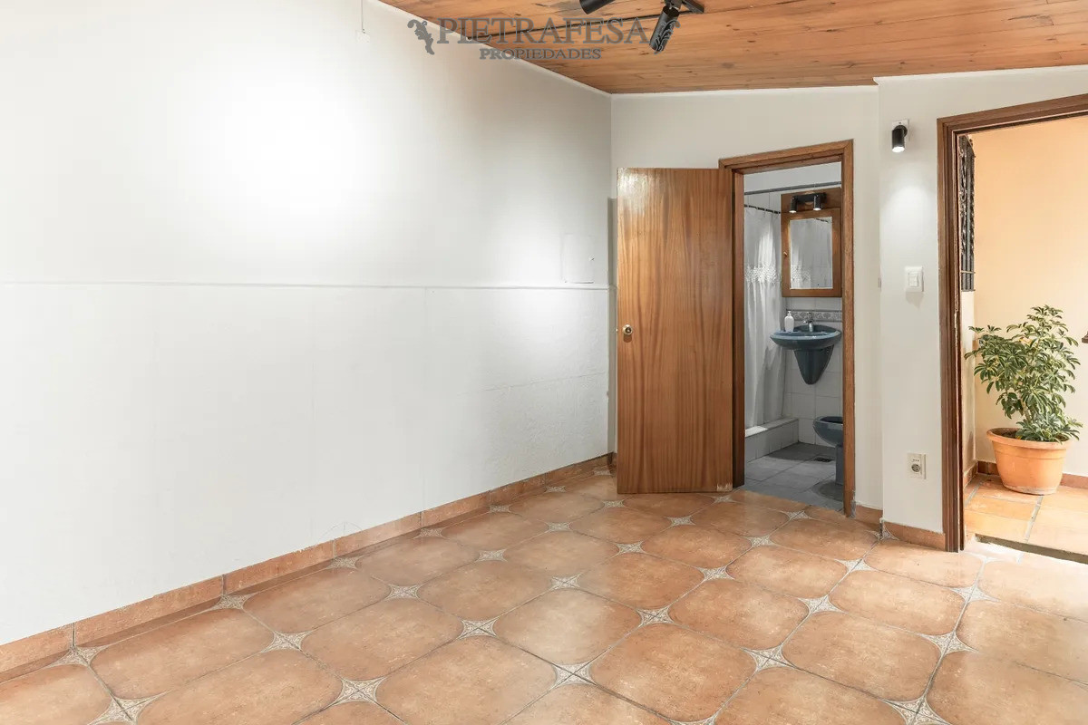 Oficina en alquiler, privado, baño en suite, patio. Pocitos. · Foto 4