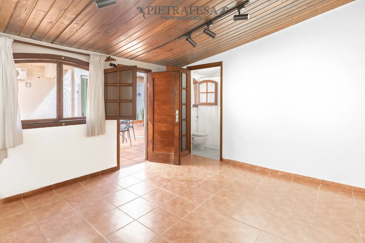 Oficina en alquiler, privado, baño en suite, patio. Pocitos. · Foto 3