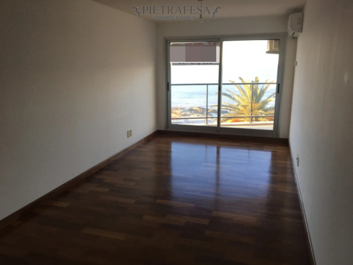 Apartamento en alquiler, 1 dormitorios, 1 baño, balcón, garaje. Malvin.