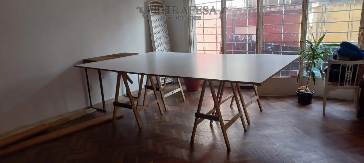 Apartamento en alquiler, 4 dormitorios, 2 baños, patio. La Comercial. · Foto 1