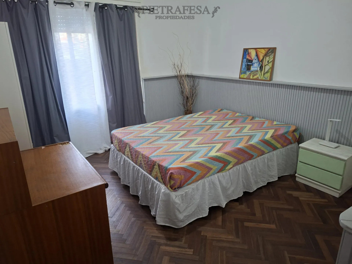 Apartamento en alquiler, 4 dormitorios, 2 baños, patio. La Comercial. · Foto 4