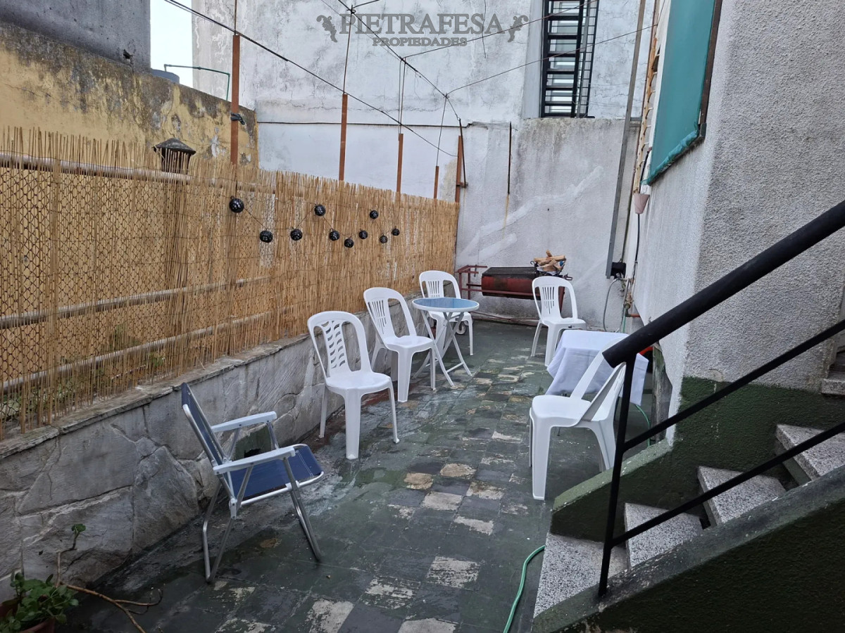 Apartamento en alquiler, 4 dormitorios, 2 baños, patio. La Comercial. · Foto 8
