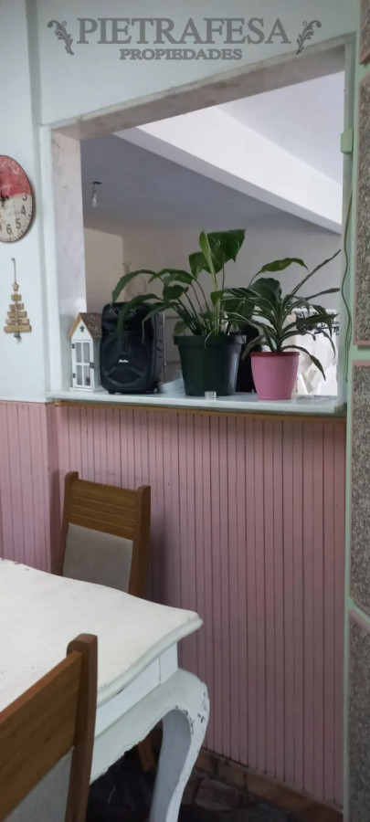 Apartamento en alquiler, 4 dormitorios, 2 baños, patio. La Comercial. · Foto 2