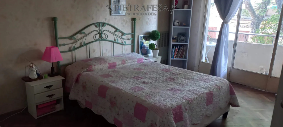 Apartamento en alquiler, 4 dormitorios, 2 baños, patio. La Comercial. · Foto 5