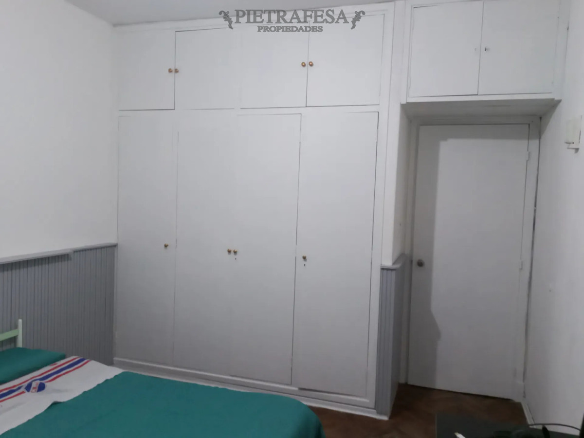 Apartamento en alquiler, 4 dormitorios, 2 baños, patio. La Comercial. · Foto 6