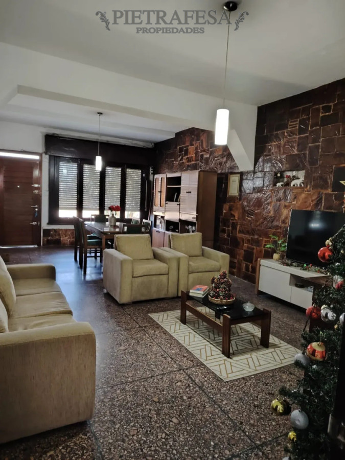 Casa en venta, 2 dormitorios, 1 baño, patio, garaje, piscina. Bella Italia.