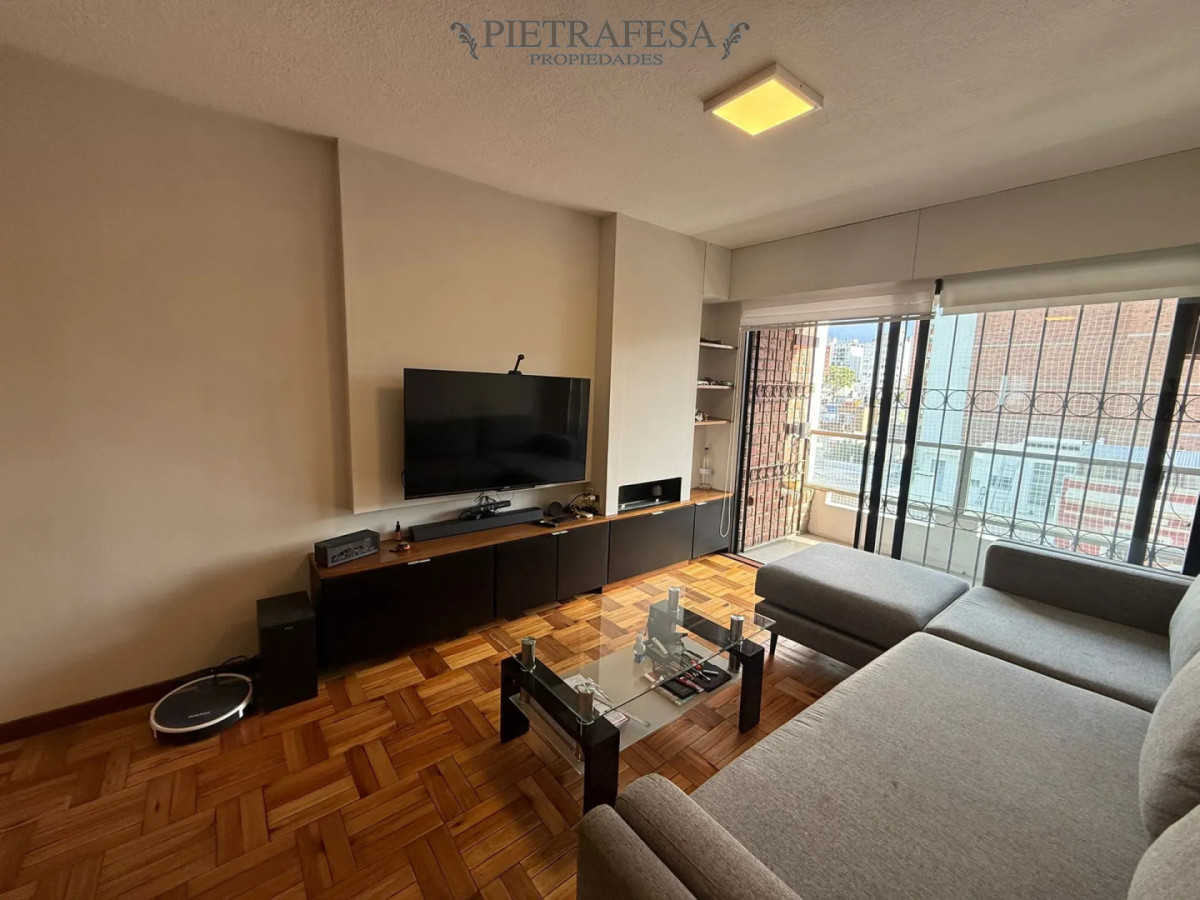 Apartamento en alquiler, 2 dormitorios, 1 baño, terraza, garaje doble. Equipado. Pocitos. · Foto 1