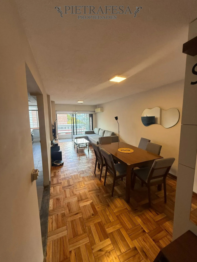 Apartamento en alquiler, 2 dormitorios, 1 baño, terraza, garaje doble. Equipado. Pocitos. · Foto 3