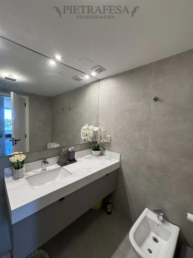 Apartamento en alquiler, 2 dormitorios, 1 baño, terraza, cochera. Amueblado. Carrasco. · Foto 9