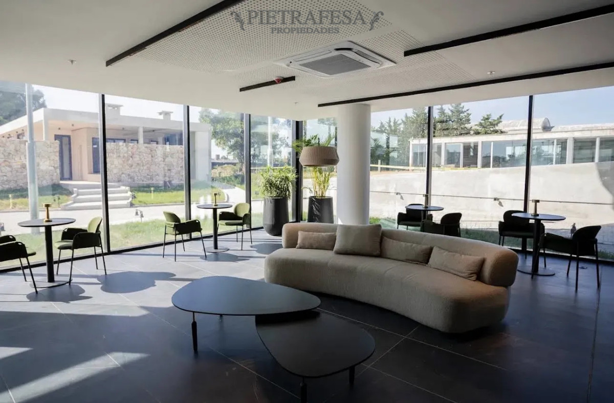 Apartamento en alquiler, 2 dormitorios, 1 baño, terraza, cochera. Amueblado. Carrasco. · Foto 12
