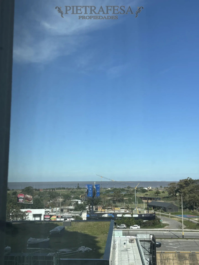 Apartamento en alquiler, 2 dormitorios, 1 baño, terraza, cochera. Amueblado. Carrasco. · Foto 4