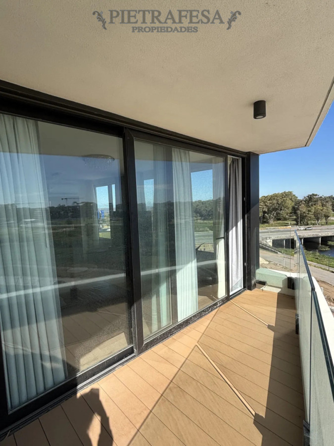 Apartamento en alquiler, 2 dormitorios, 1 baño, terraza, cochera. Amueblado. Carrasco. · Foto 2
