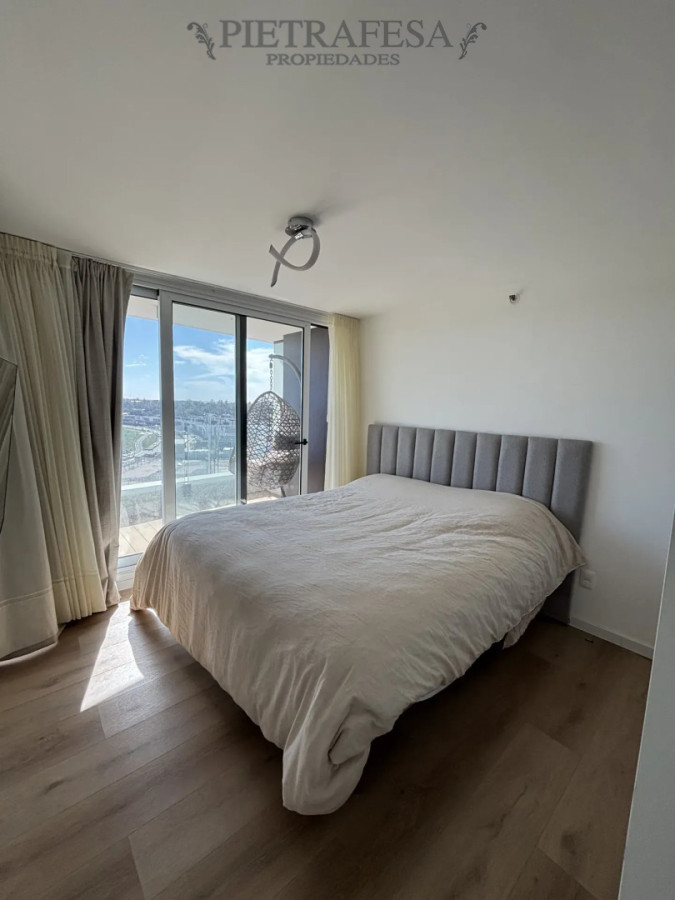 Apartamento en alquiler, 2 dormitorios, 1 baño, terraza, cochera. Amueblado. Carrasco. · Foto 7