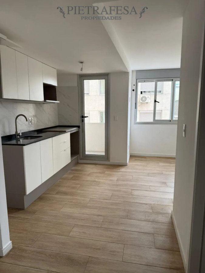Apartamento en alquiler, 1 dormitorio, 1 baño, patio. Cordón. · Foto 1