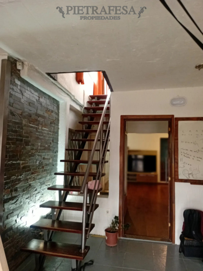Casa en alquiler, 3 dormitorios, 3 baños, patio, garaje. Capurro.