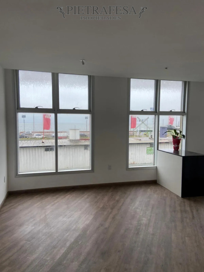 Apartamento en alquiler, 1 dormitorio, 1 baño. Vista al mar. Ciudad Vieja.