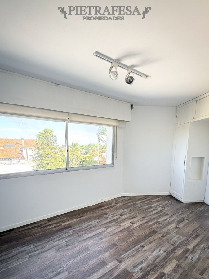 Apartamento en alquiler, 1 dormitorio, 1 baño, garaje. Carrasco. · Foto 3