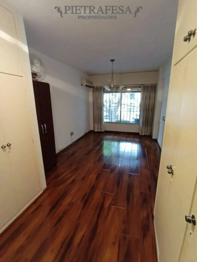 Apartamento de 2 dormitorios, 2 baños y garaje en pocitos