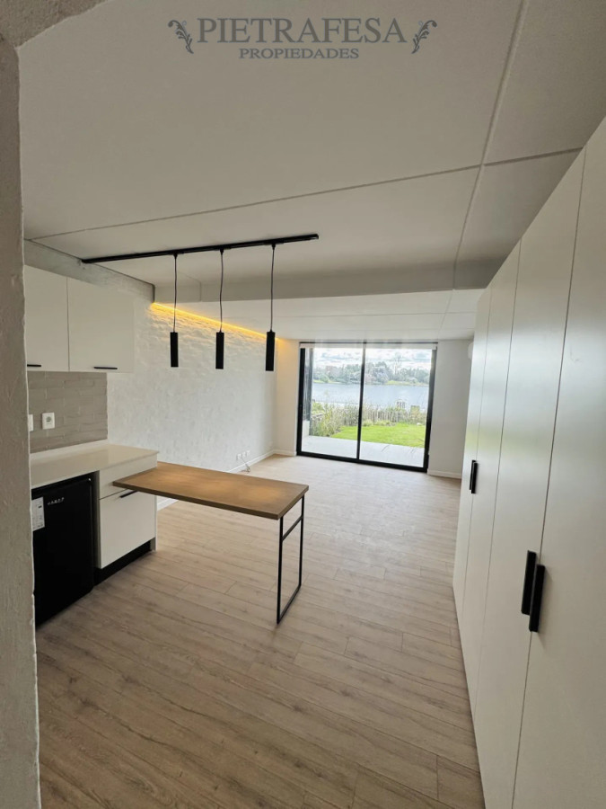 Apartamento en alquiler, monoambiente, 1 baño, terraza, cochera. Barra de Carrasco. · Foto 1