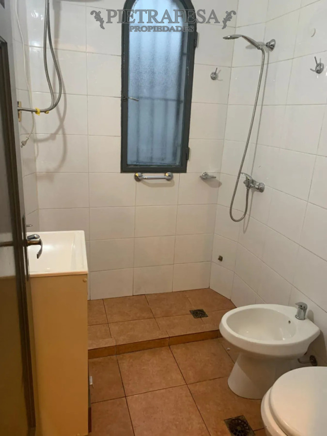 Apartamento en alquiler, 1 dormitorio, 1 baño, balcón. Semi equipado. Cordón. Gastos incluidos en el precio. · Foto 9