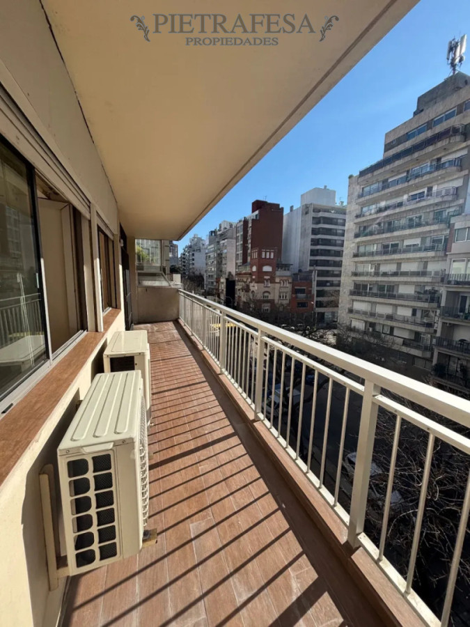 Apartamento en Pocitos, 2 dormitorios con garaje