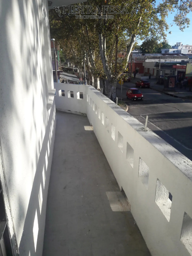 ALQUILER - GRAL. SAN MARTÍN, UN DORMITORIO, UN BAÑO, CON BALCÓN