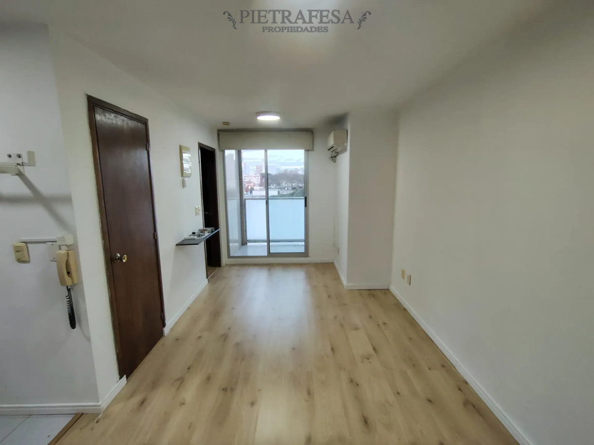 Apartamento en alquiler, 1 dormitorio, 1 baño, balcón, garaje. Parque Rodó. · Foto 1
