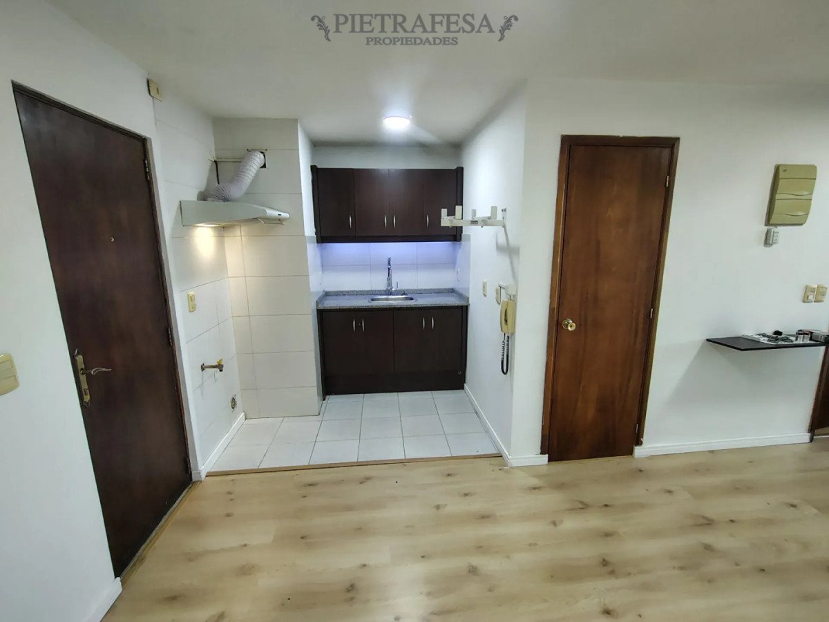 Apartamento en alquiler, 1 dormitorio, 1 baño, balcón, garaje. Parque Rodó. · Foto 3