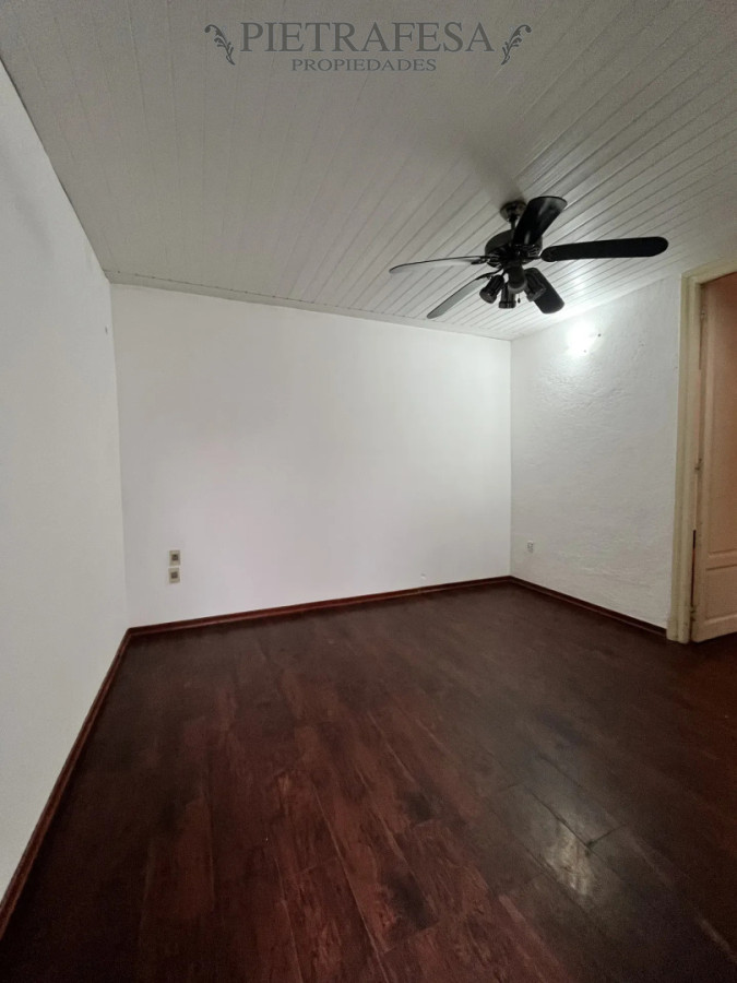 Apartamento en alquiler, 2 dormitorios, 1 baño. Barrio Sur.