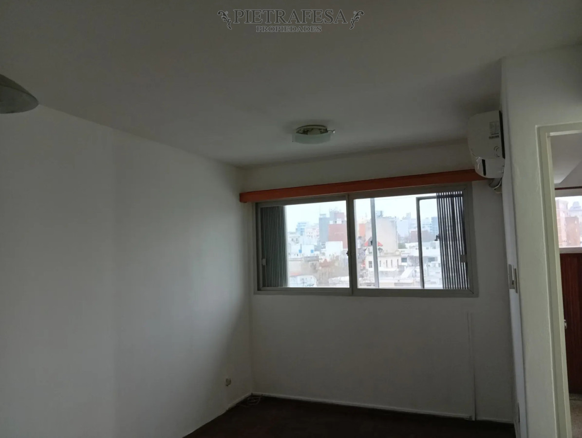 Apartamento en alquiler, 1 dormitorio, 1 baño, terraza. Centro.