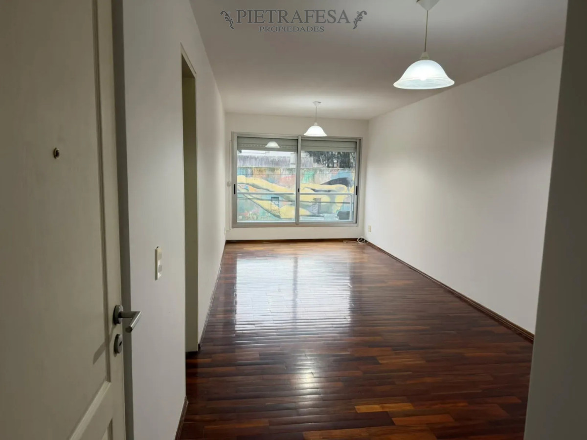 Apartamento en alquiler, 2 dormitorios, 1 baño, garaje. Malvin.