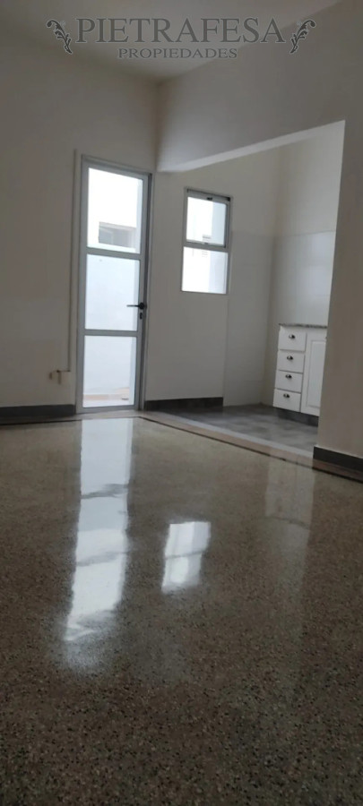 Apartamento en alquiler, 1 dormitorio, 1 baño, patio. Buceo.