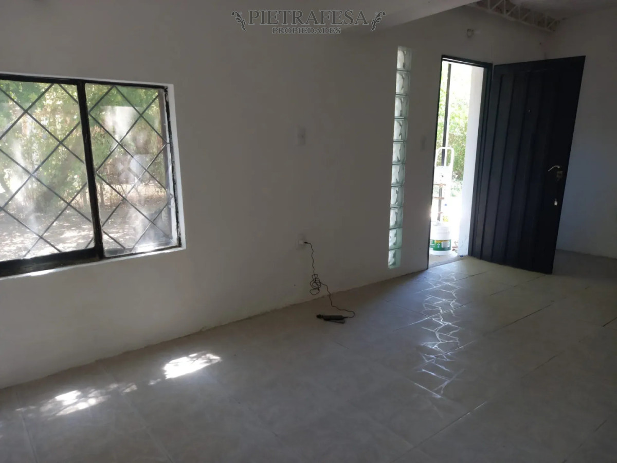 Casa en alquiler, 3 dormitorios, 1 baño, patio. El Pinar.