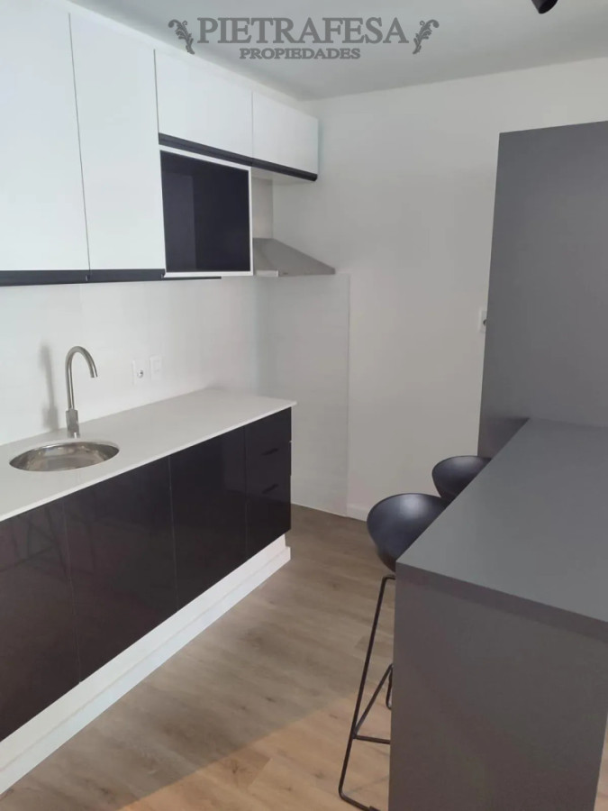 Apartamento en alquiler, 1 dormitorio, 1 baño, balcón, garaje. Centro. · Foto 3