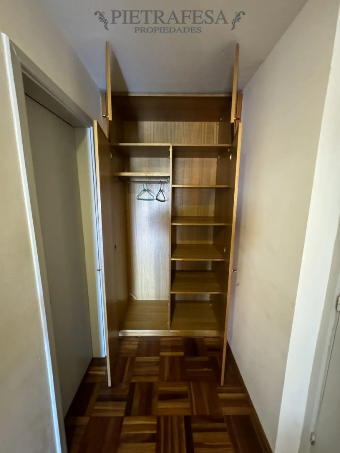 Apartamento en alquiler, monoambiente, 1 baño, terraza. Amueblado. Punta Carretas.