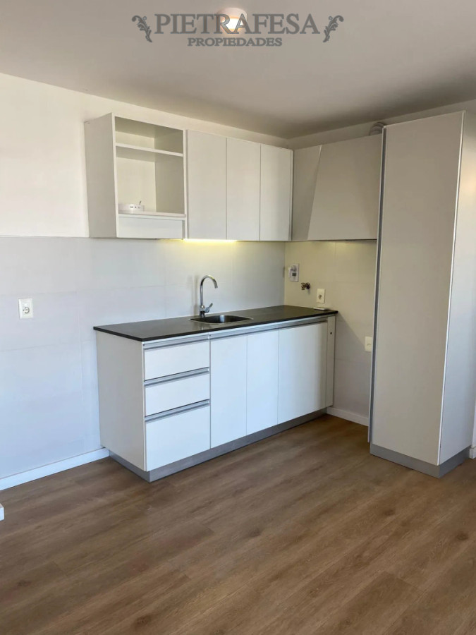 Apartamento en alquiler, 1 dormitorio, 1 baño, terraza. Malvin. · Foto 4