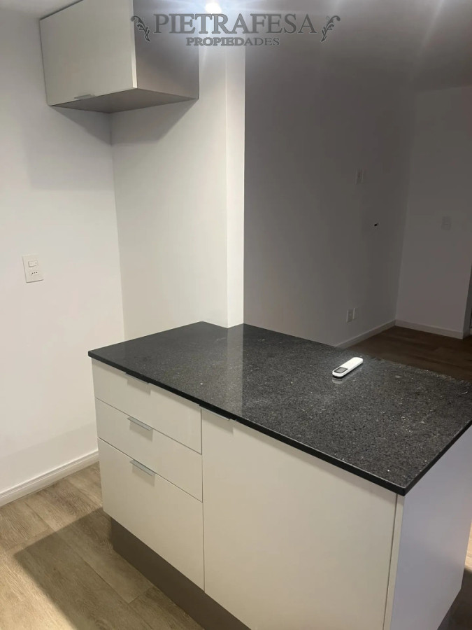 Apartamento en alquiler, 1 dormitorio, 1 baño, terraza con parrillero. Cordón. · Foto 9