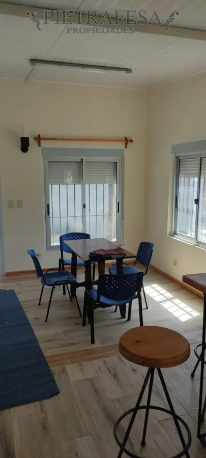 Apartamento en alquiler, 2 dormitorios, 1 baño, patio, cochera. Shangrila.