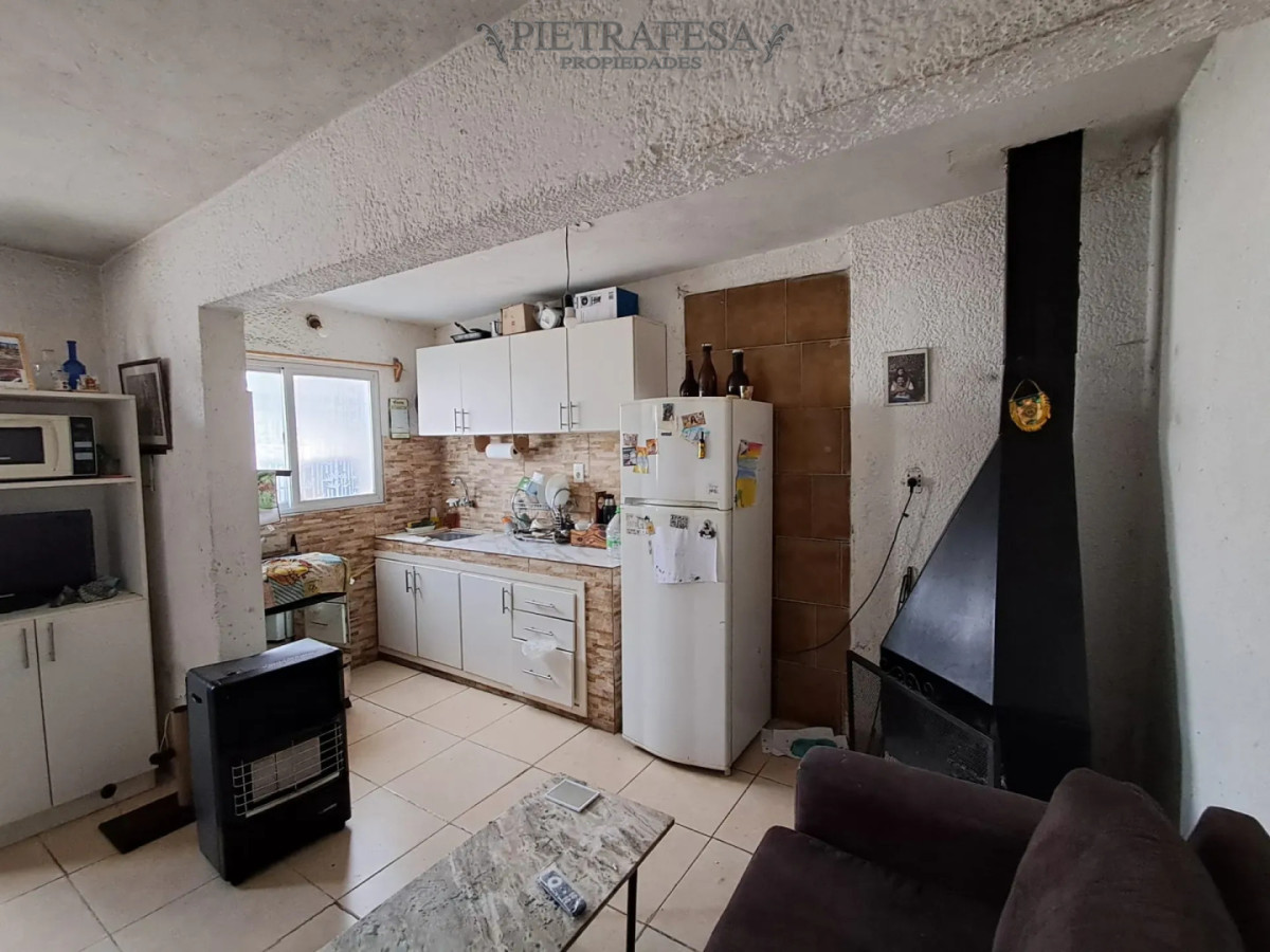 Apartamento en alquiler, 2 dormitorios, 1 baño, patio. Cerrito.