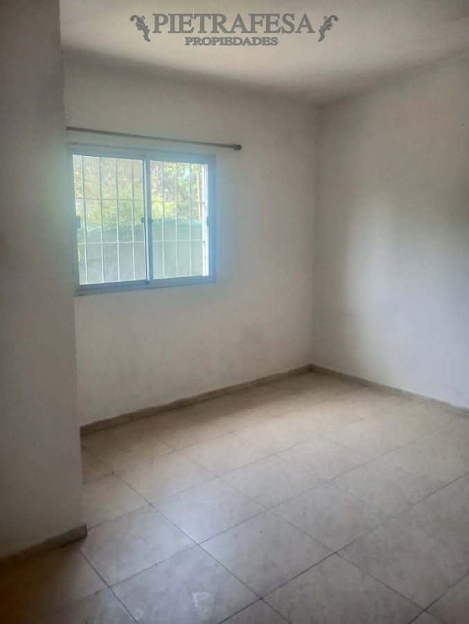 Casa en alquiler, 1 dormitorio, 1 baño, patio. Solymar.