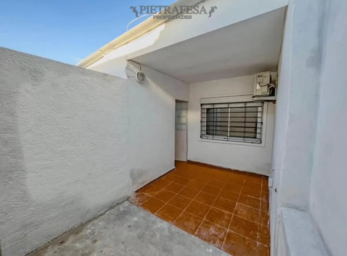 Apto tipo casa en alquiler, 1 dormitorio, 1 baño, patio. Buceo. · Foto 9