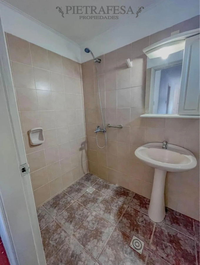 Apto tipo casa en alquiler, 1 dormitorio, 1 baño, patio. Buceo. · Foto 8
