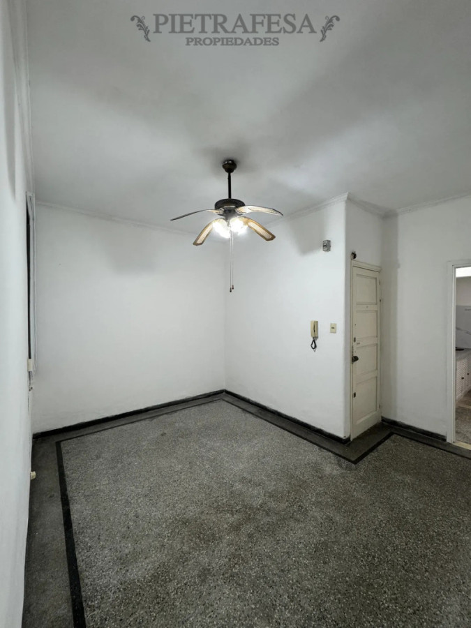 Apartamento en alquiler, 1 dormitorio, 1 baño, patio. Cordón. · Foto 1