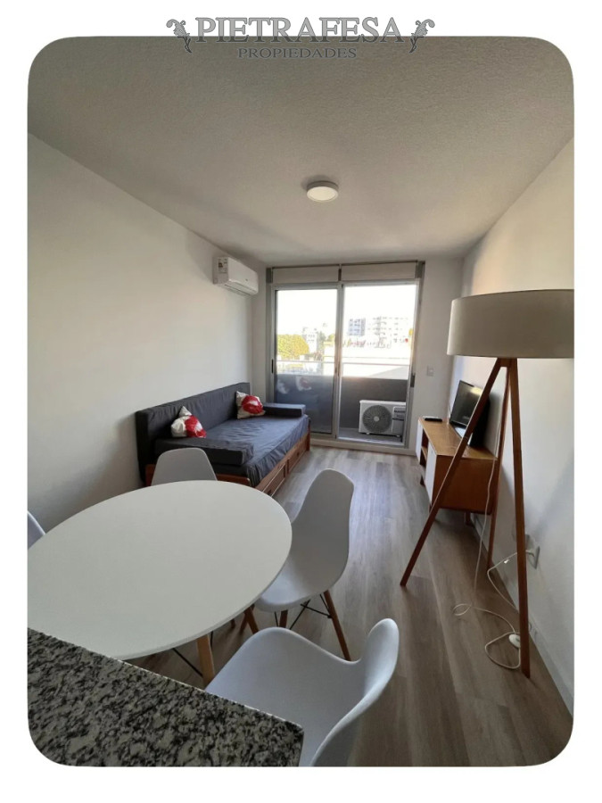 Apartamento en alquiler, 1 dormitorio, 1 baño, balcón. Equipado. Cordón.