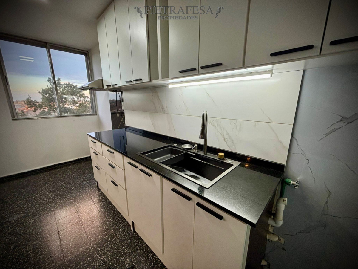 Apartamento en alquiler 3 dormitorios, 1 baño, terraza - Cno Carrasco-Malvin Norte