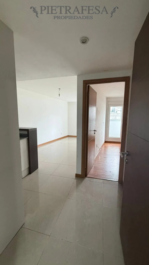 Apartamento en alquiler, 1 dormitorio, 1 baño, terraza. Cordón.