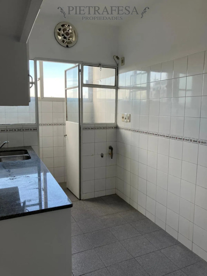 Apartamento en alquiler, 2 dormitorios, 2 baños, terraza, garaje. Pocitos. · Foto 4