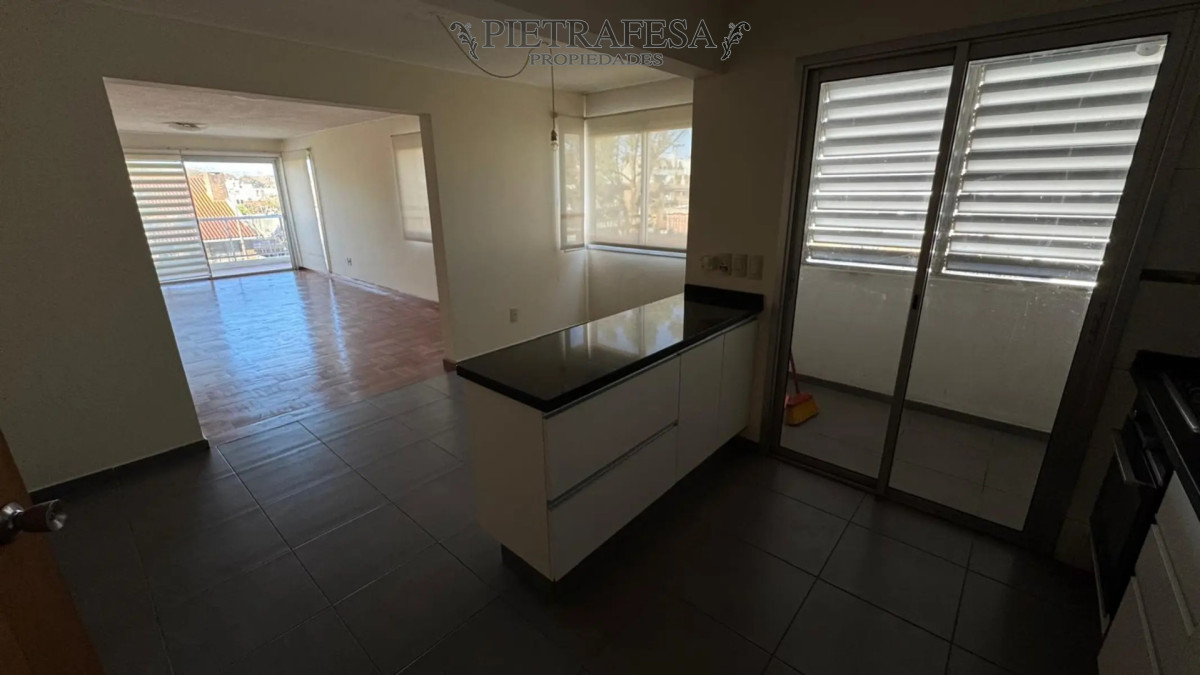 Apartamento en alquiler, 3 dormitorios, 3 baños, terraza, garaje doble. Malvin. · Foto 5