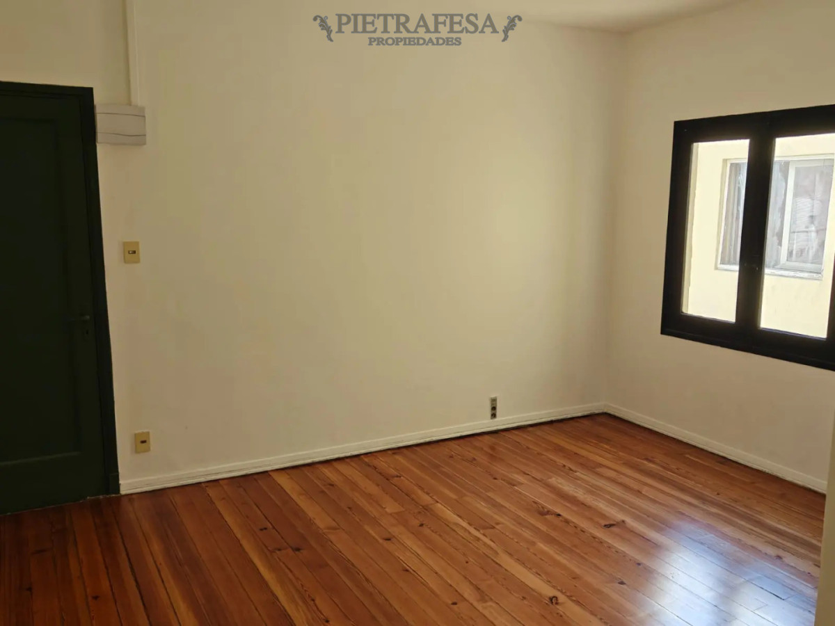 Oficina en alquiler, 1 privado, 2 baños. Ciudad Vieja. · Foto 3
